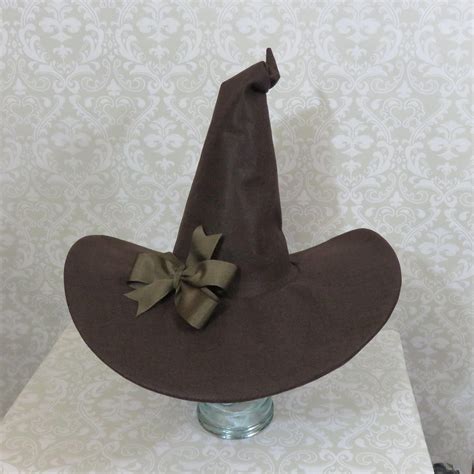 Witch hat woth bow